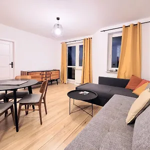 Concierge Bartycka , Warszawa Polska